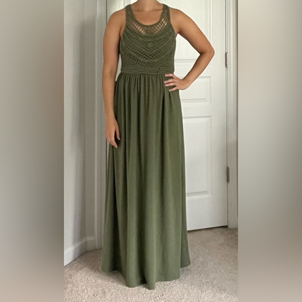 Olive green Xhilaration maxi dress
Size medium